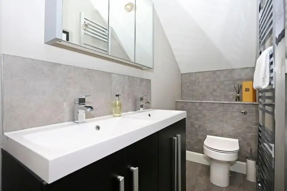 Private Entrance Apartment In New Town