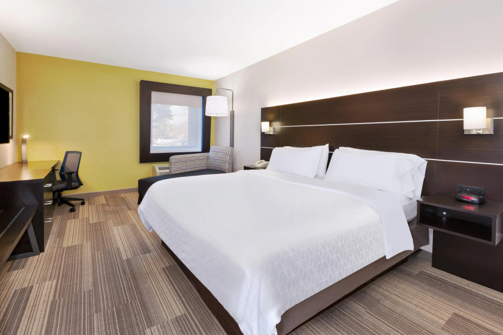 Holiday Inn Express Detroit-Warren/General Motors Technology Center by IHG