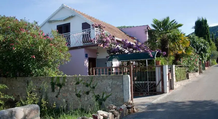 Apartments Mitrović