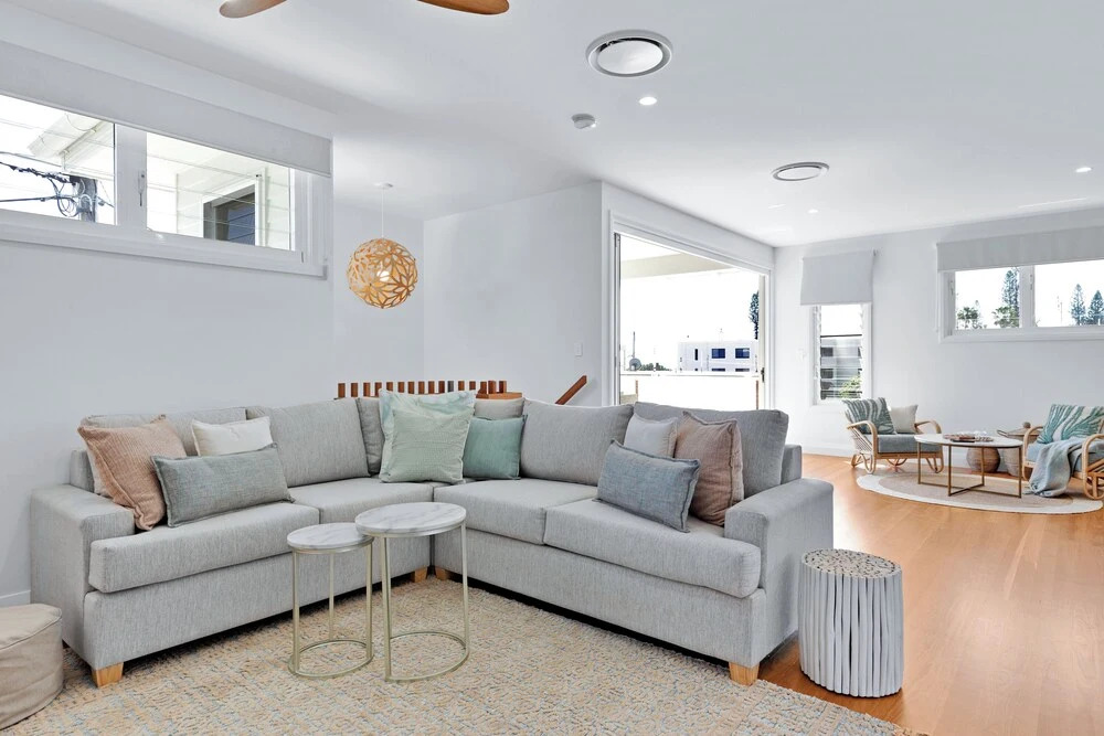 LEO2-Sophisticated Beach Holiday Home