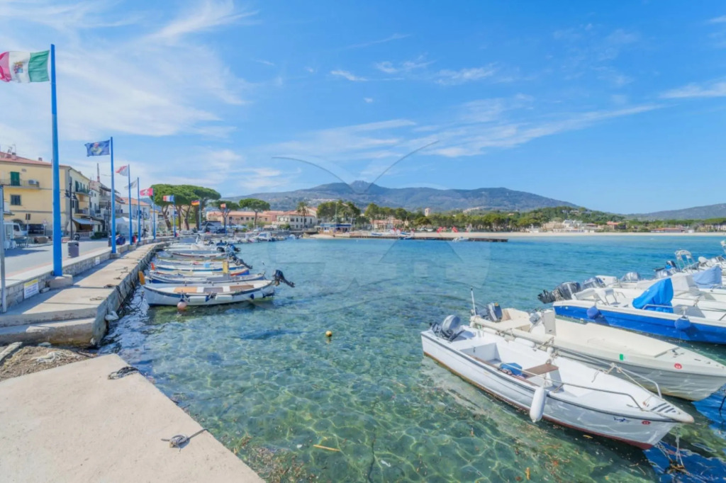 La Fontana in an enviable position on the seafront of Marina di Campo, sea and services close at han-LA FONTANA