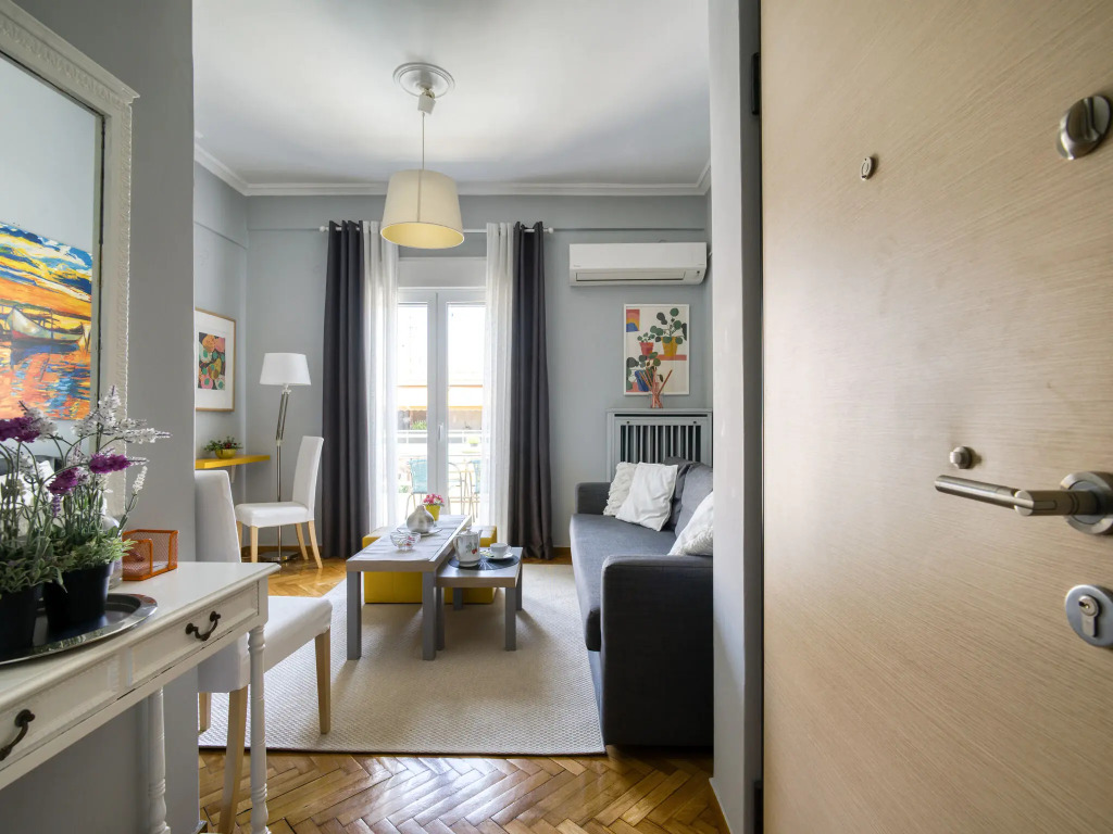 Snug apartment in Αθήνα with veranda