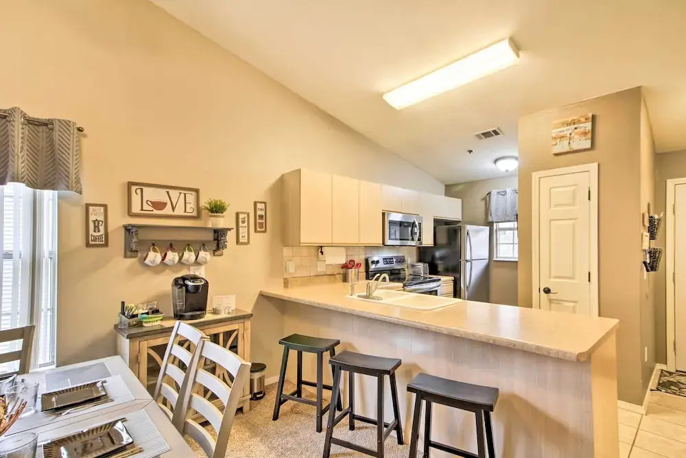 Near Branson Strip! Water-view Condo w/ Balcony