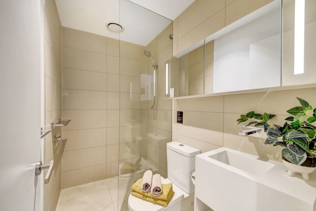 A Modern 2Br Apt Near Crown & Southern Cross