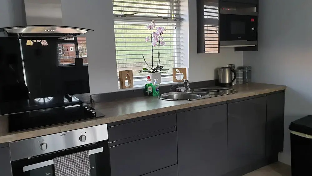 Springfield House Serviced Accommodation by Saffatel