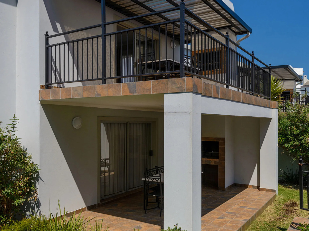 Table View Villas