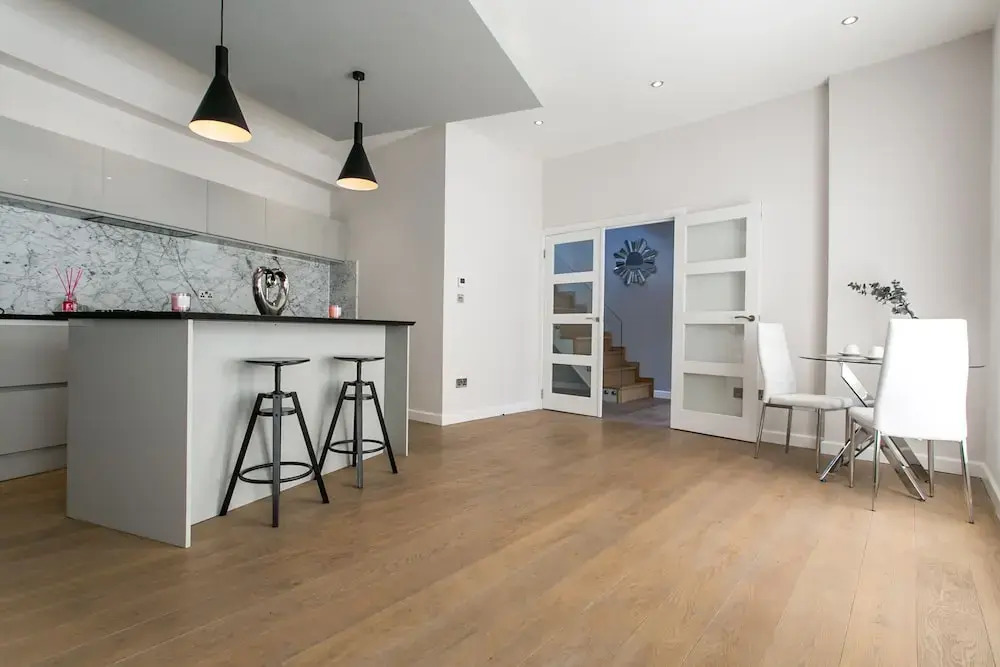 2 Bed Penthouse Style House in Camden Town