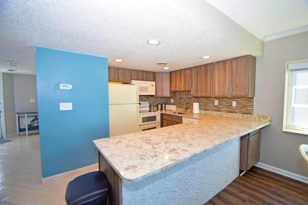 Harbour Island 401m 3 Bedroom Condo by RedAwning