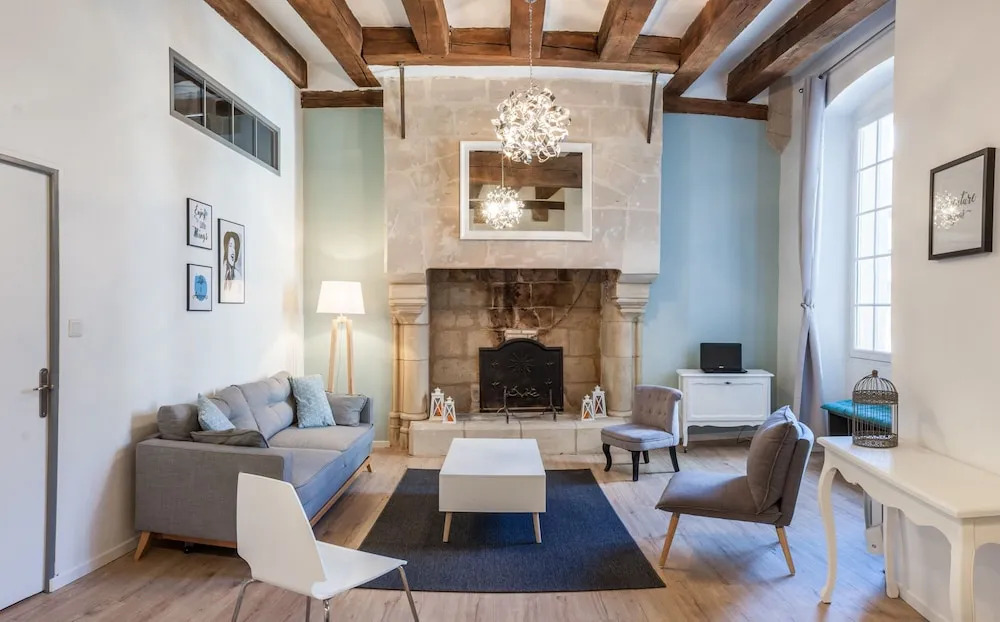 Grand T2 Vieux Tours Immeuble historique
