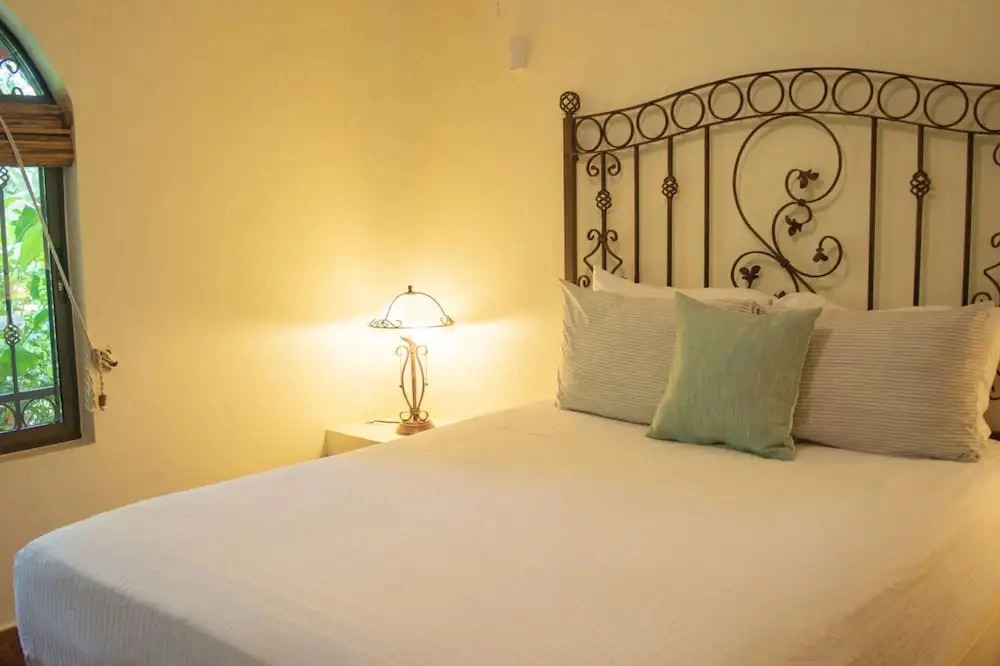 Private Suite 102 Walking Distance to the Beach
