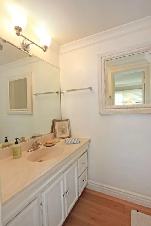 W. Bay Ave (68433) - 2 Br townhouse by RedAwning
