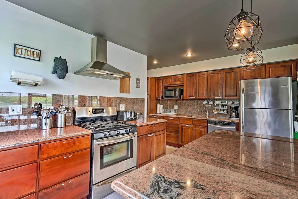 Luxe Lakefront Family Cottage: Private Beach, Dock