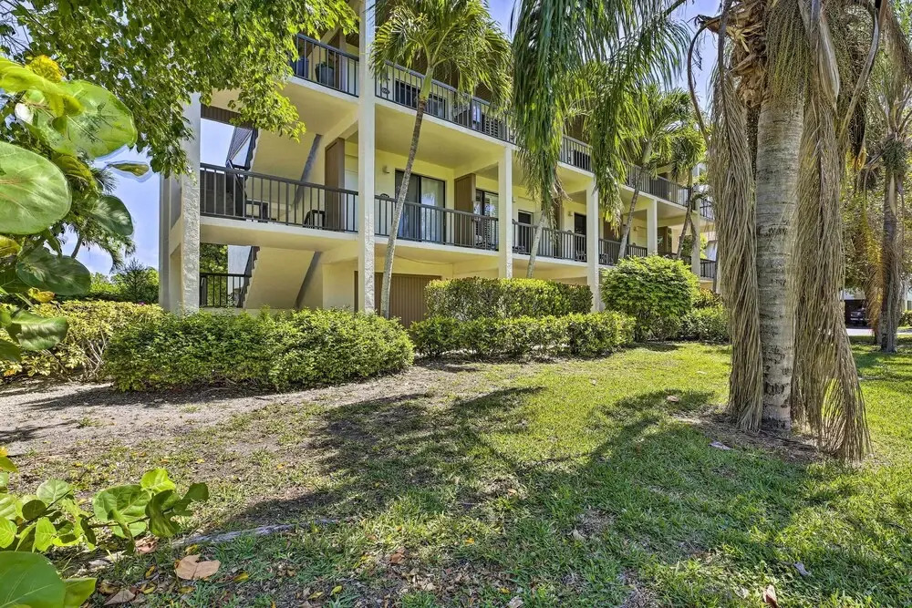 Coastal Condo w/ Pool Access < 1 Mi to Beach!