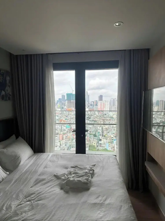 Quiet Luxury Suite with Balcony - City View - Zenity District 1