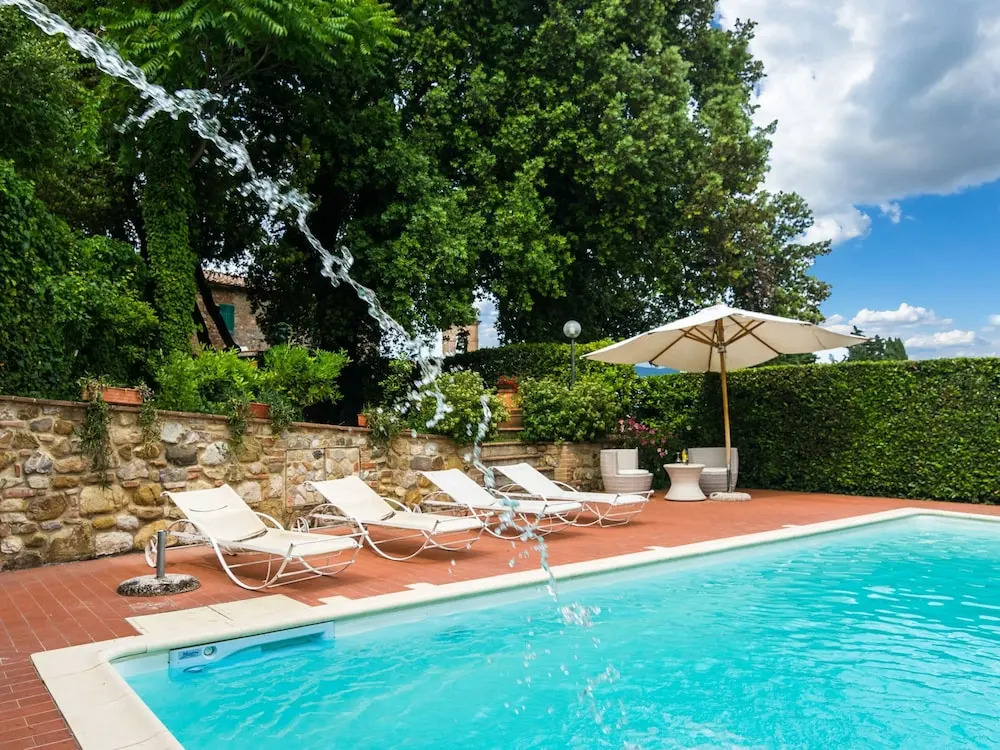 Holiday Home in Town Center with Pool, Garden, Hot Tub