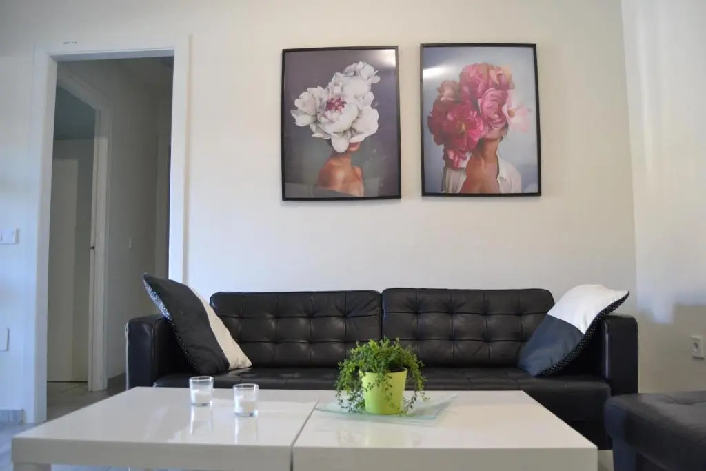 2 BEDROOM 2 BATHROOM APARTMENT in the heart of Fuengirola with big terrace and free parking space close to beach