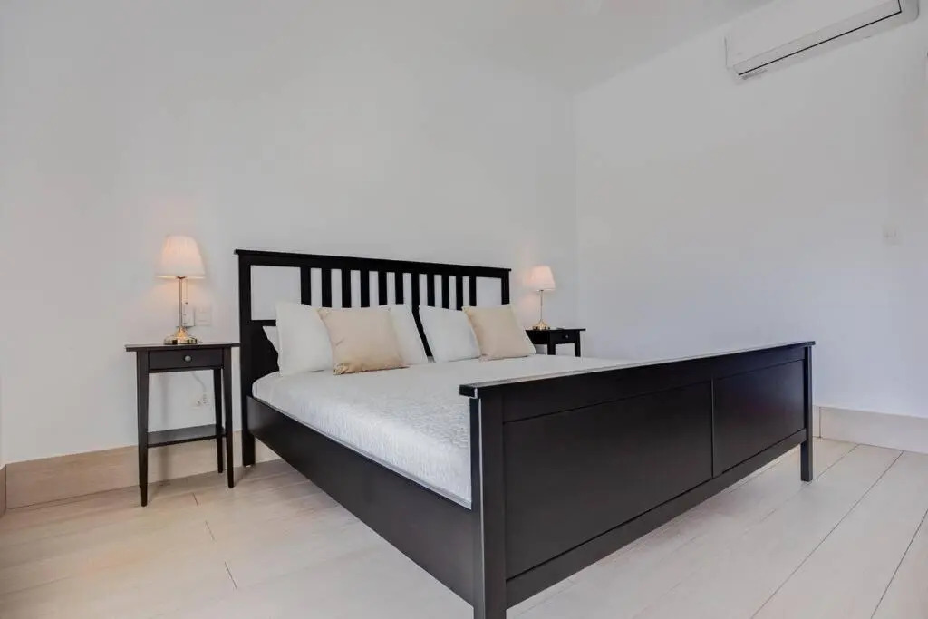 NEW UNIT WITH BEACH AND POOL ACCESS - N B301