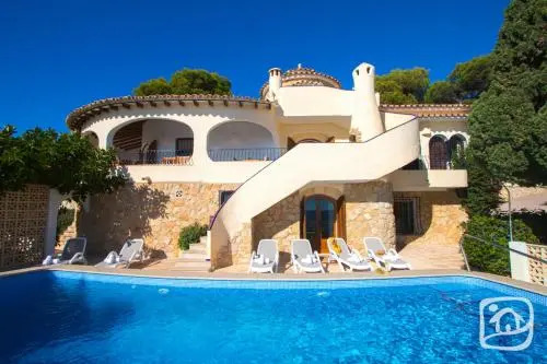 Villa Dauphin by Abahana Villas