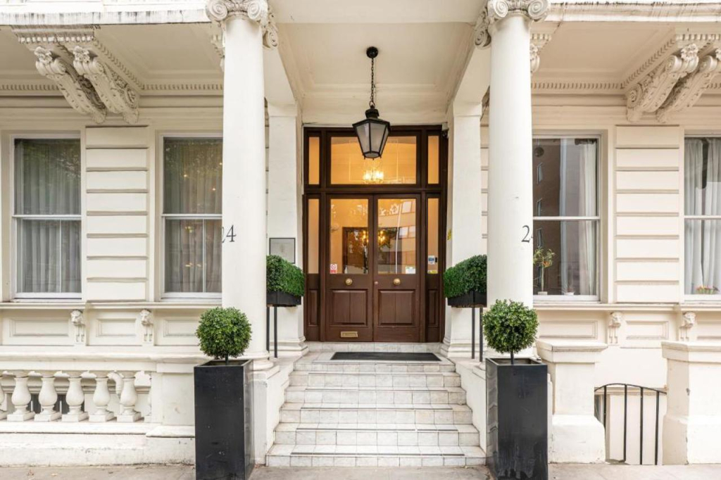 Queensgate Court Apartments