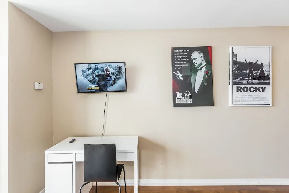 The Corporate Suite - Maple Leaf Square