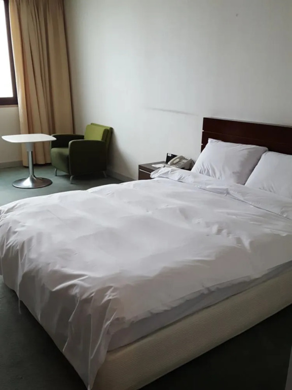 Hotel B Station