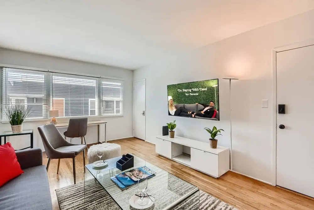 Walk to Beach - King Apt In 1 Area - AB