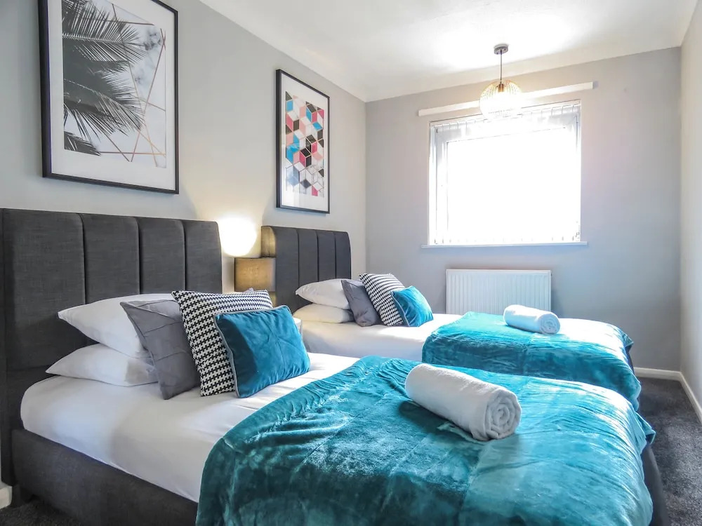Tudors eSuites Birmingham City Centre House Private Garden