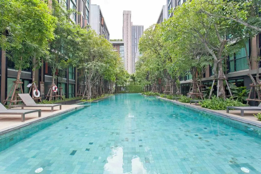 Condo NearBTS Bigpool Gym FastWifi Checkin24h 02
