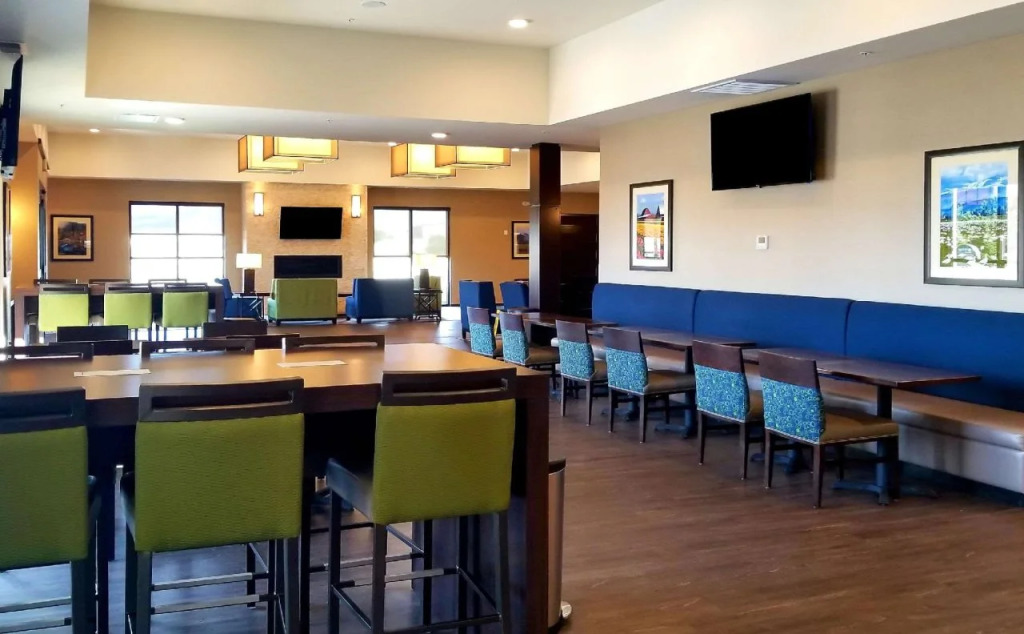 Comfort Suites Burlington near I-5