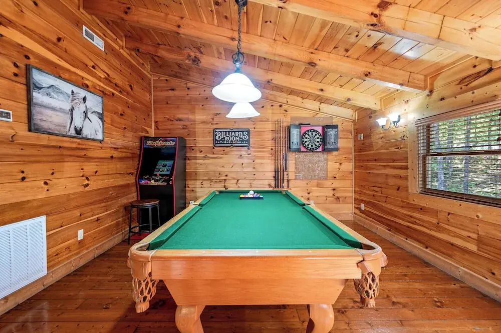 Sevierville Cabin w/ Deck: Minutes to Pigeon Forge