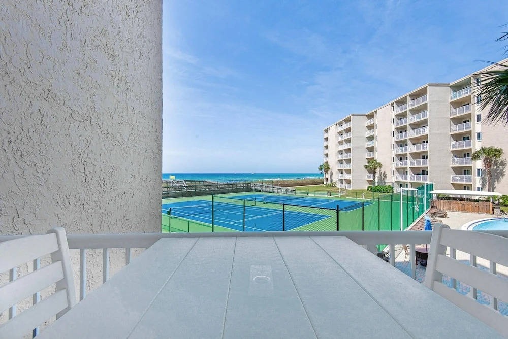 Holiday Surf And Racquet Club 216