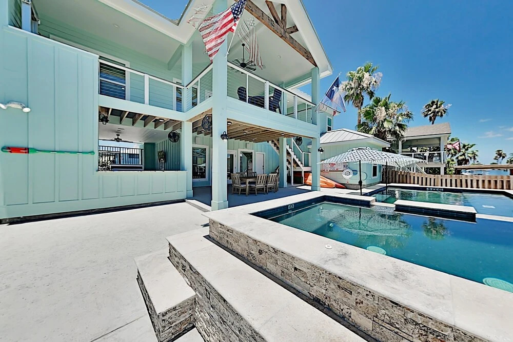 New Canal-front W/ Private Pool, Spa & Dock! 4 Bedroom Home