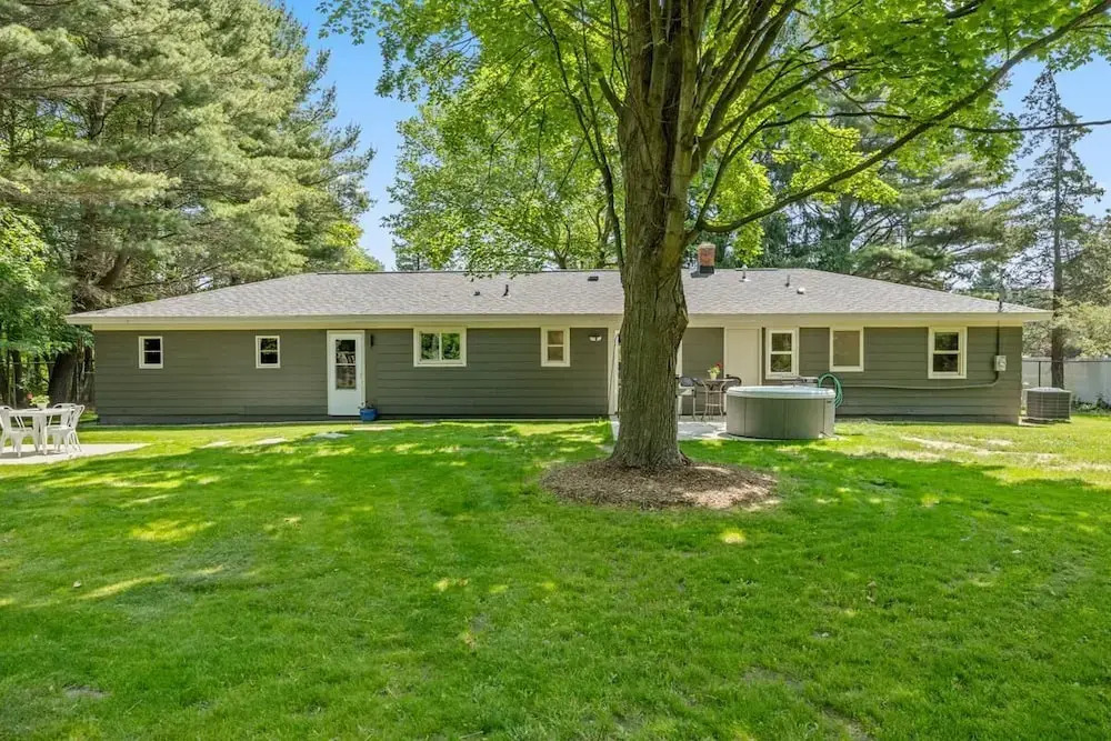 The Pines-pets,across From Ivy Center EC, Town!