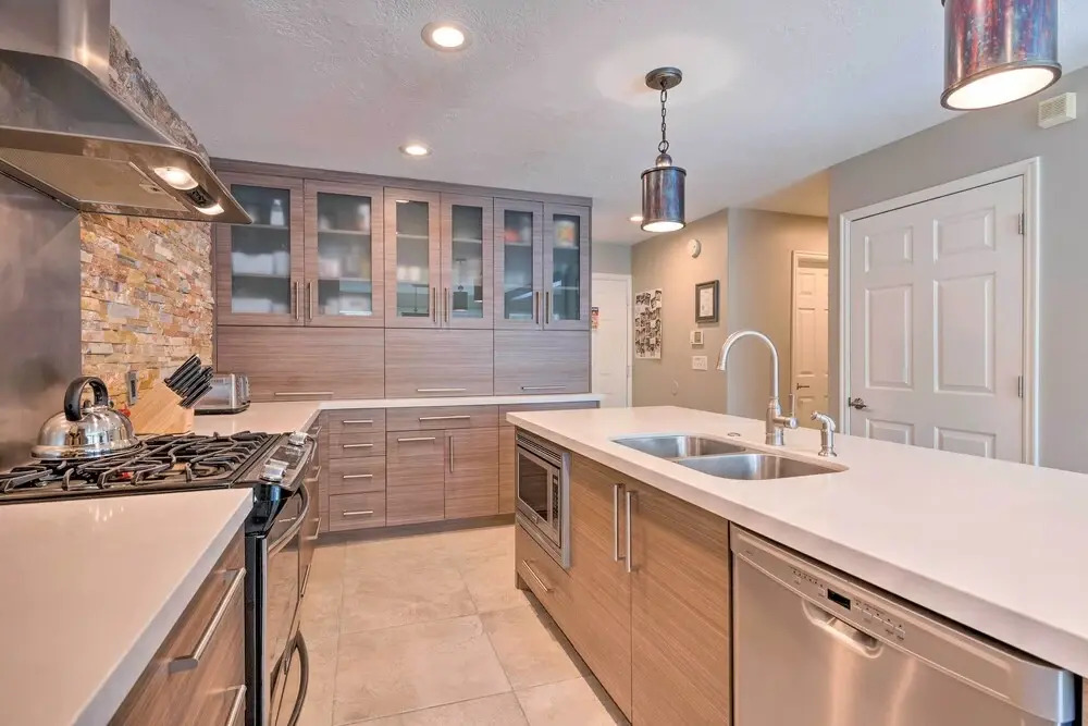 Wasatch R & R Townhome w/ Grill ~ 11 Mi to Alta!