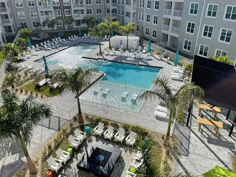 Landing Apartments near Edison Park Historic District