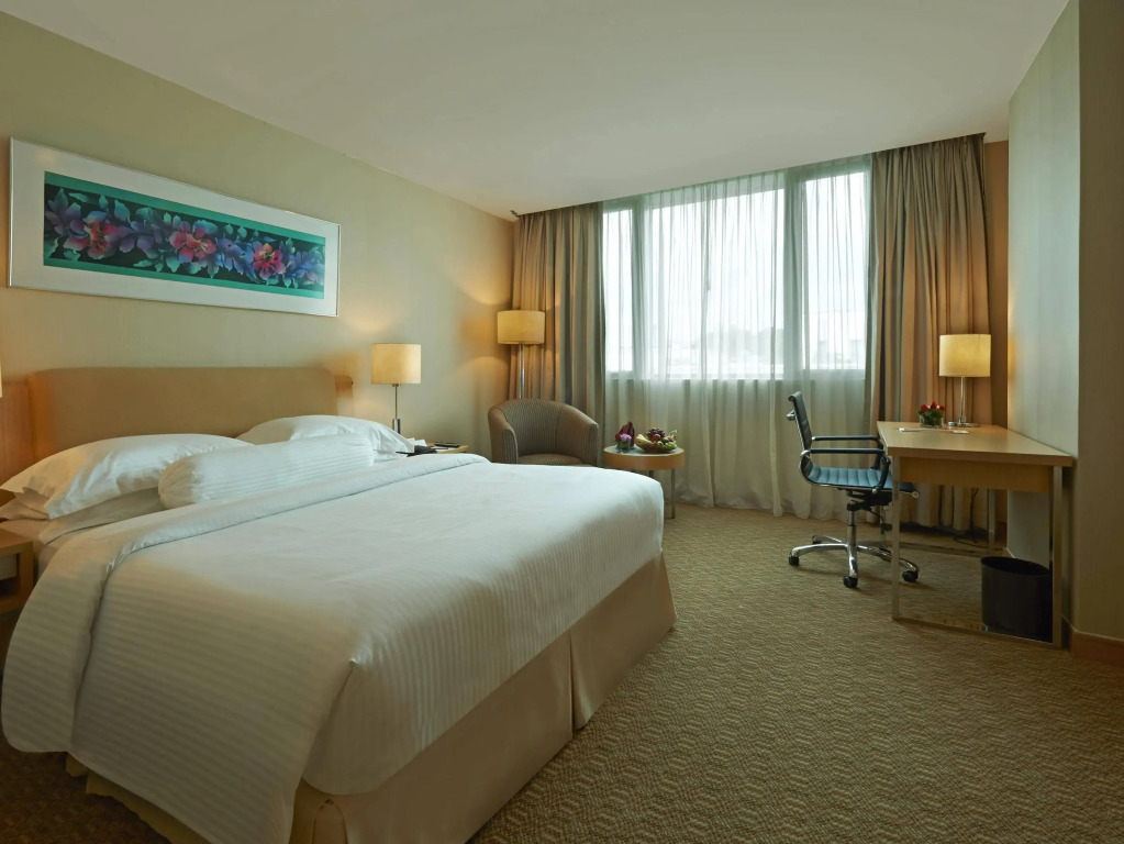 Royale Chulan The Curve