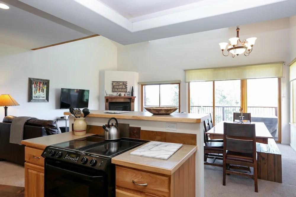 Condo on Shuttle Route 3 Bedrooms 4 Bathrooms Condo