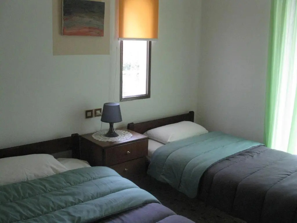 Theo Apartments