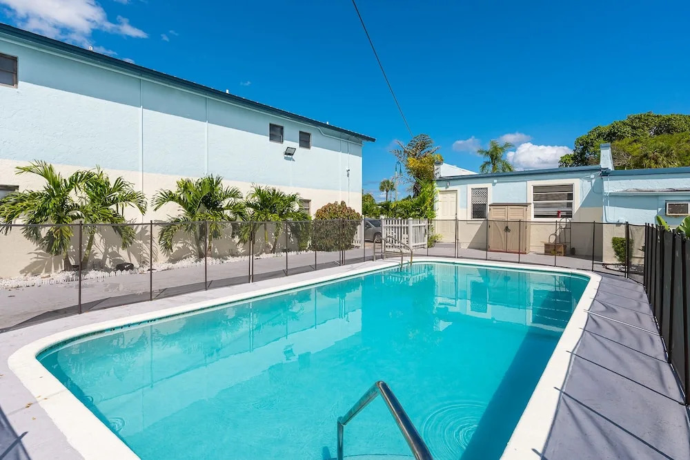 Seven Palms Hotel & Apartments
