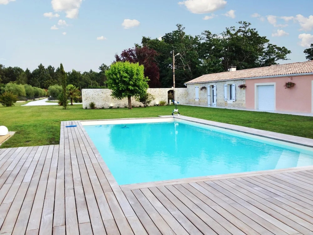 Villa With 5 Bedrooms in Saint-germain-d'esteuil, With Private Pool, E