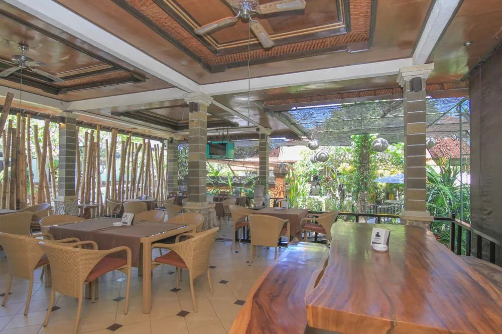 巴厘岛登巴萨艾里萨努尔德纳乌波索102酒店(Airy Sanur Danau Poso 102 Denpasar Bali)
