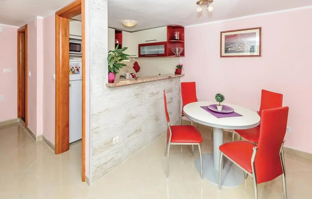 Amazing Home in Srebreno With Wifi and 4 Bedrooms