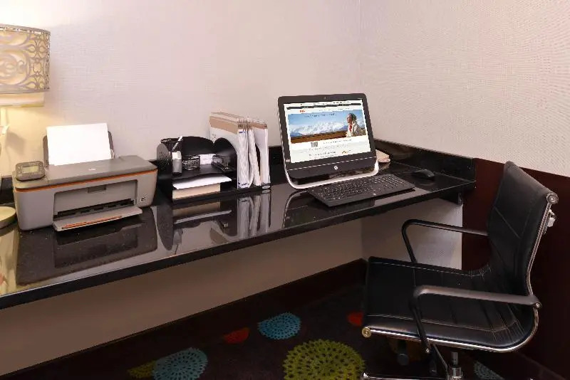 Holiday Inn Express Hotel & Suites Youngstown - North Lima/Boardman by IHG