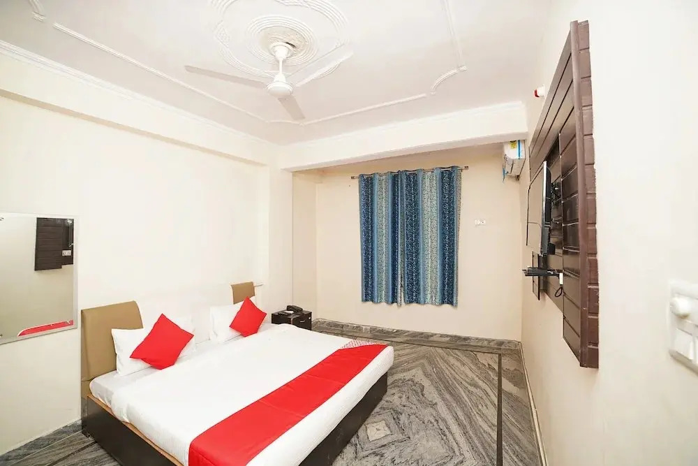 Hotel Mohan Palace by OYO Rooms