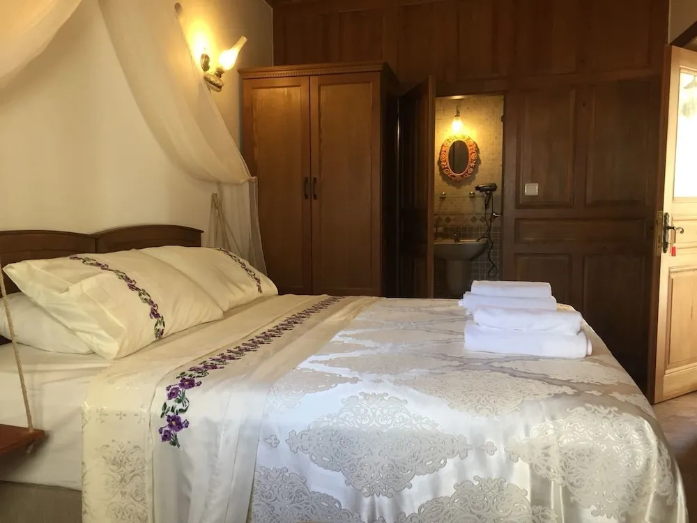 Alasonya Otel Köyiçi