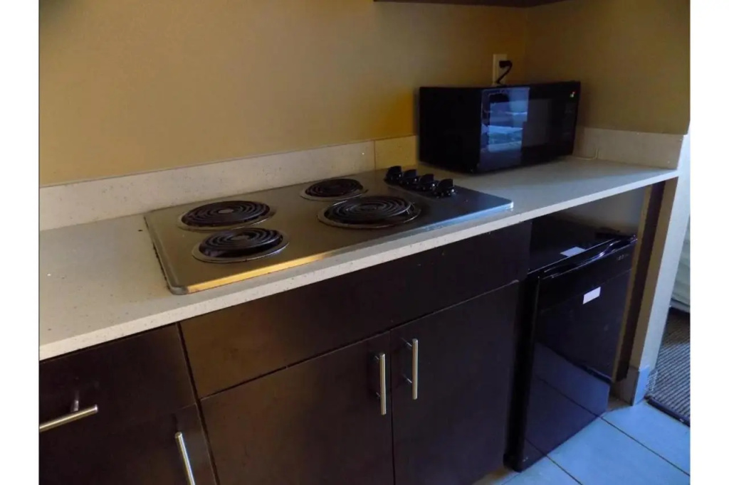 Moulton Inn & Suites By OYO Near Shiner TX
