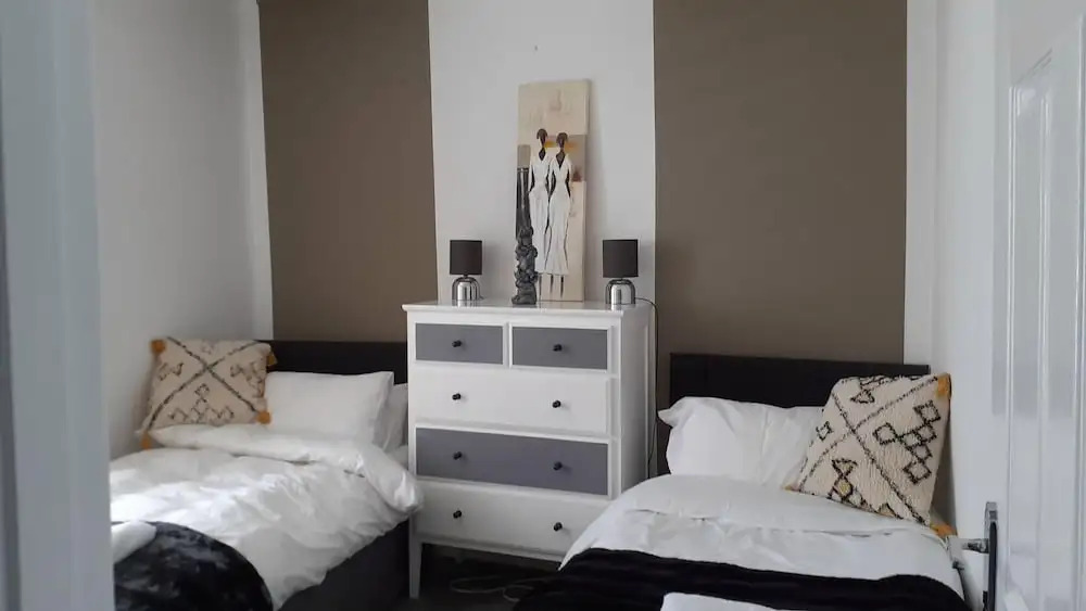 Lovely 3-bed House in Bridgend 7min From Porthcawl