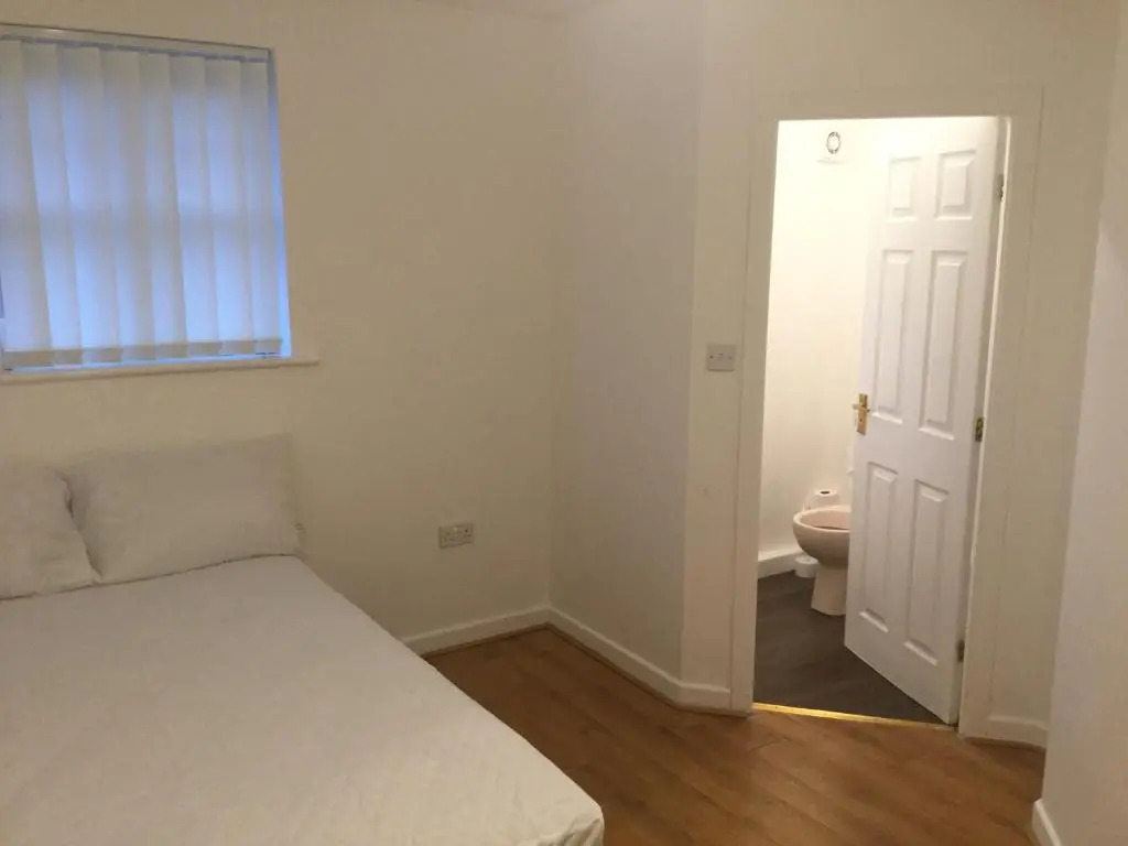 Quiet Residential Area, Within Easy Reach to Town