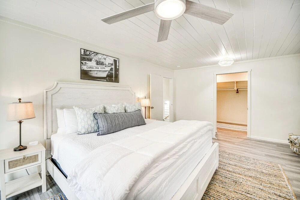 Pet-friendly Buxton Home w/ Balcony, 2 Mi to Beach