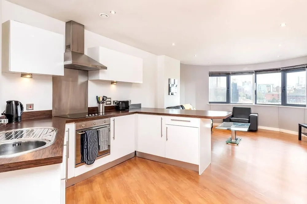 Light and Bright 1BR Apartment Close to Station